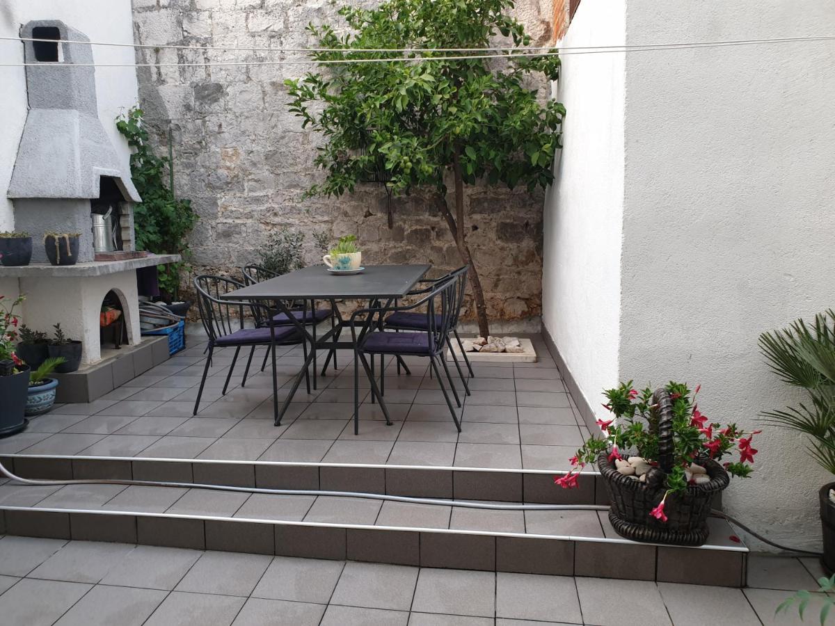 Lemon Tree Hotel Seget Donji Bagian luar foto