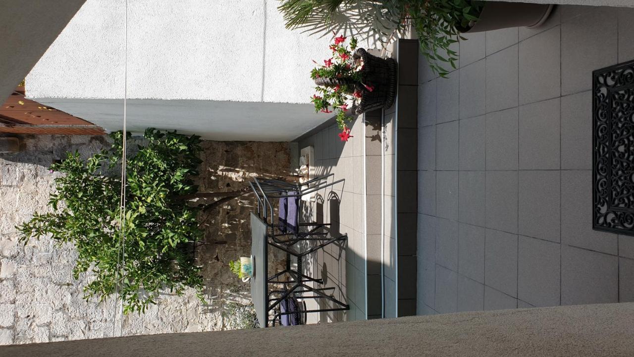 Lemon Tree Hotel Seget Donji Bagian luar foto