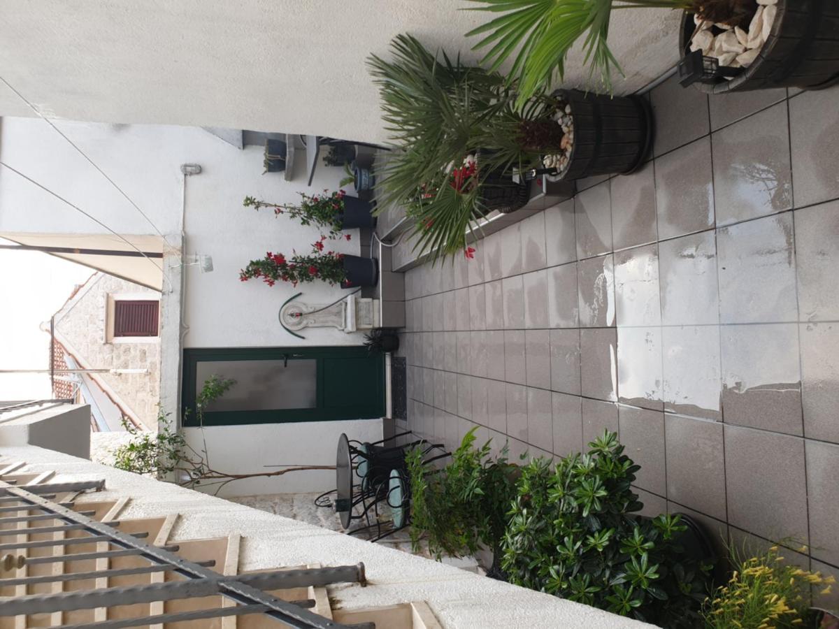 Lemon Tree Hotel Seget Donji Bagian luar foto